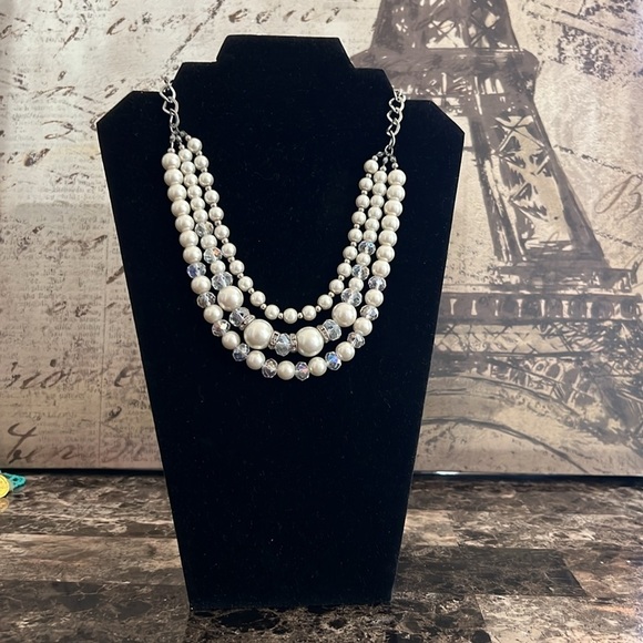 none Jewelry - Elegant Pearl Necklace EUC
